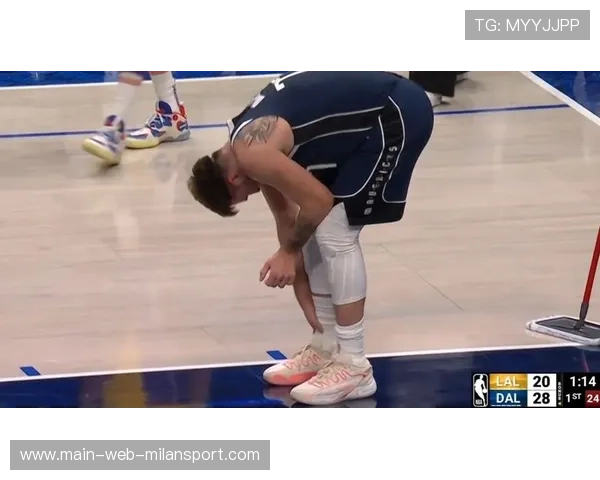 晃飞鞋子!东契奇再演名场面 砍44分紧追一传奇，东契奇what foul