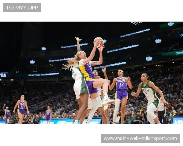 篮球明星“绝杀三分”点燃赛场火花！