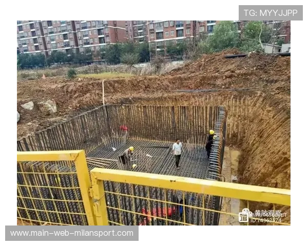 成都蓉城亚历斯祖抢断后横传，推进速度立刻提升